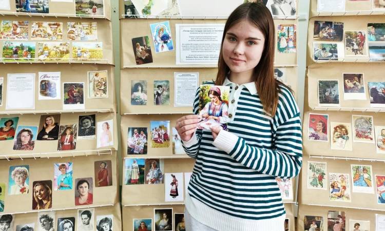 «Взгляд сквозь столетие: женские образы на открытках»